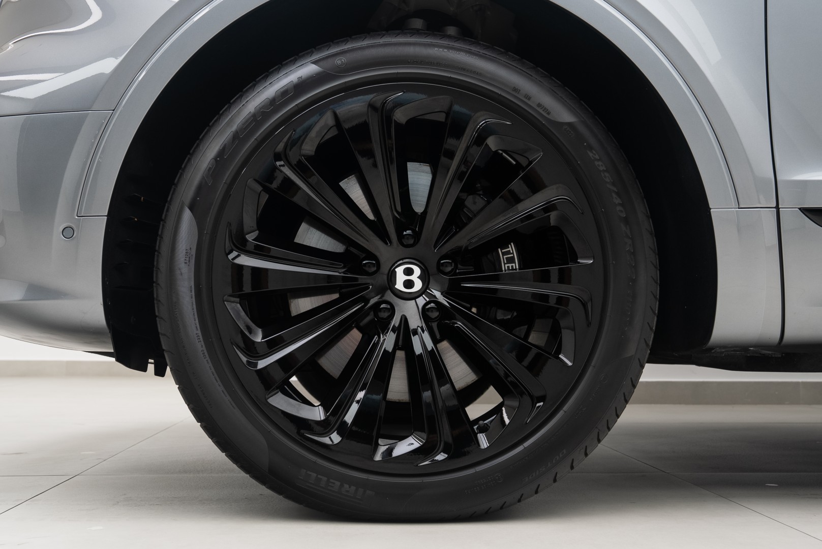 2023 BENTLEY BENTAYGA AZURE | GCC | MAIN DEALER WARRANTY SERVICE